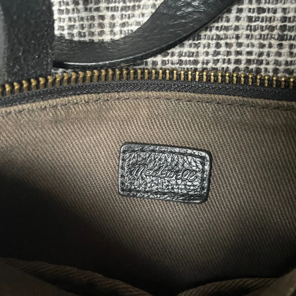 Madewell Crossbody Leather Zip-Up Medium Tote - Picture 6 of 16